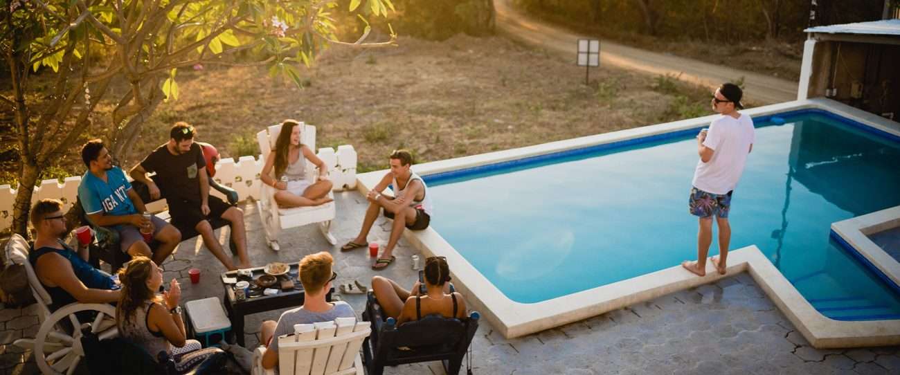 Come ospitare una festa in piscina perfetta